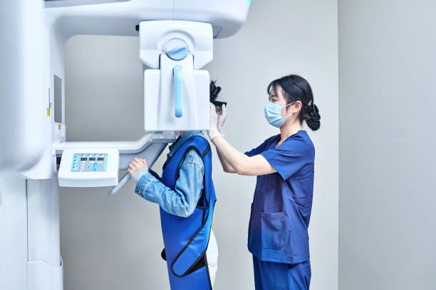 Best Emergency Tooth Extraction in Crystal Lawns, IL